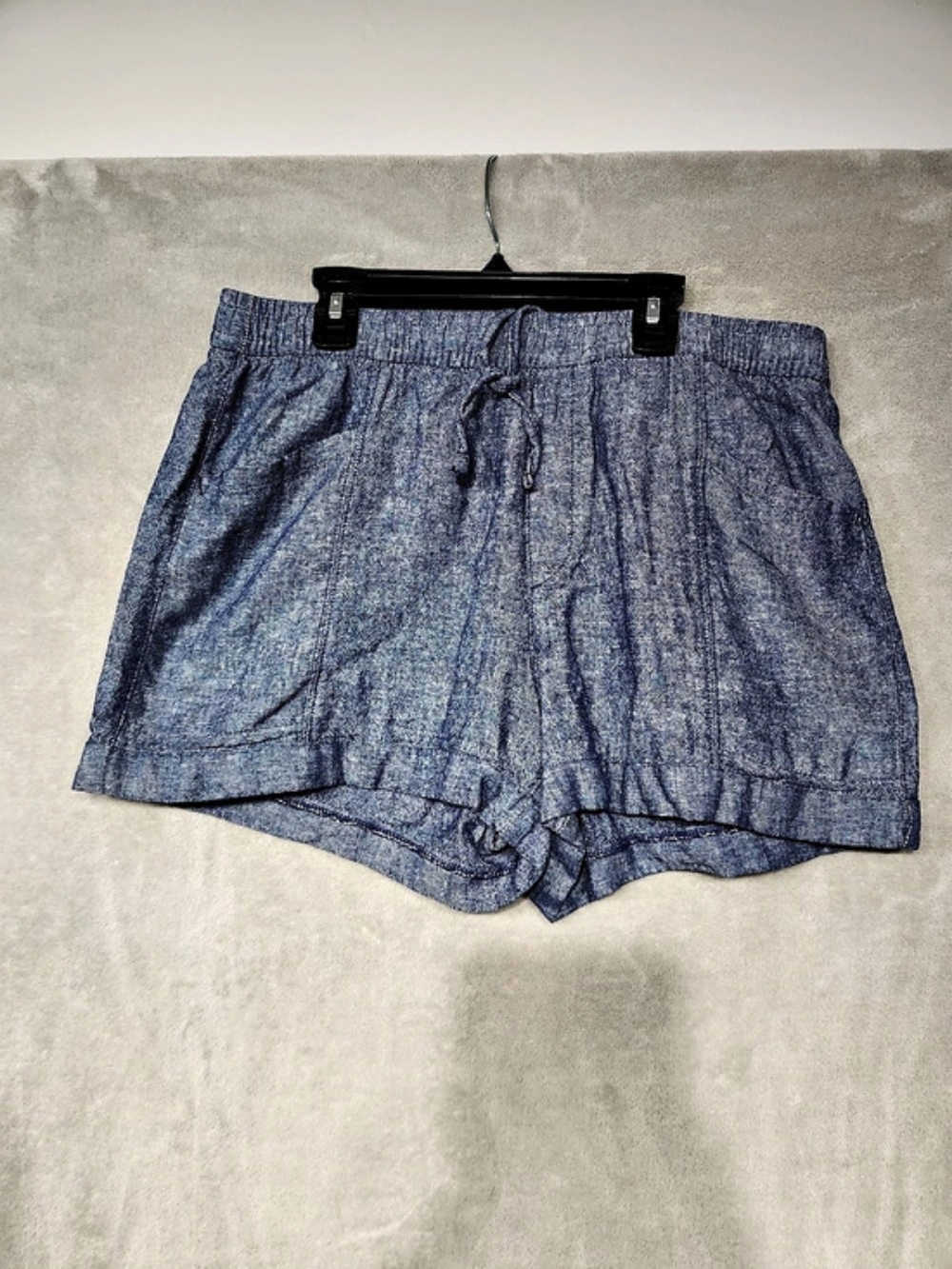 Old Navy High-Waisted Pull-On Chambray Shorts Blue Shorts Size Medium
